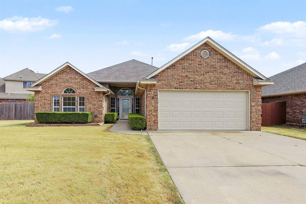 906 Renita ST, Moore, OK 73160