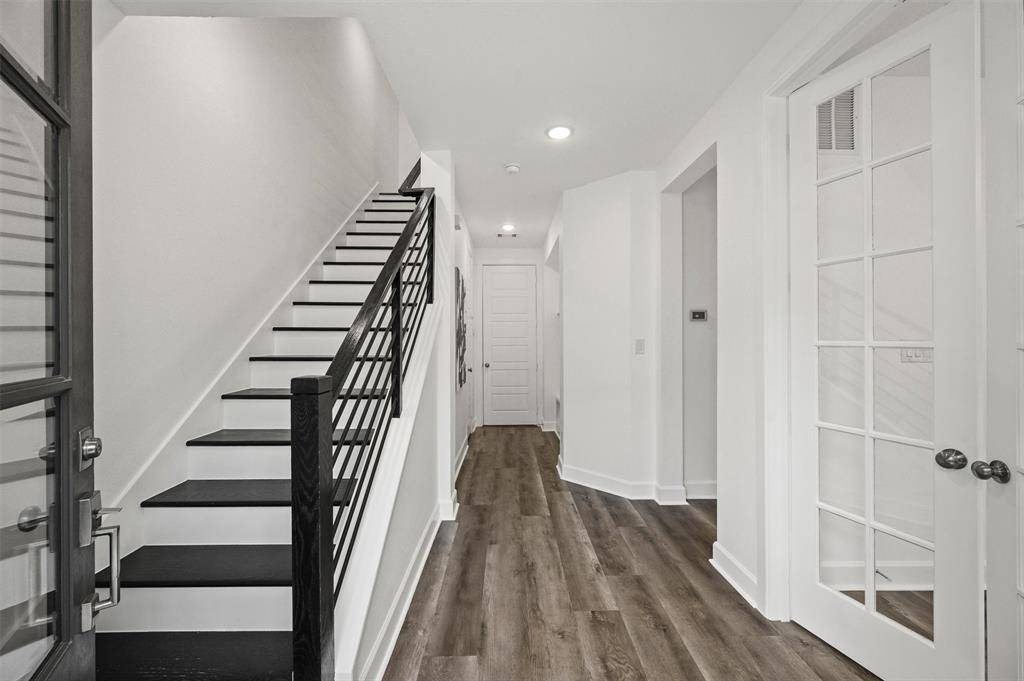 1047 Manacor Lane, Dallas, TX 75212