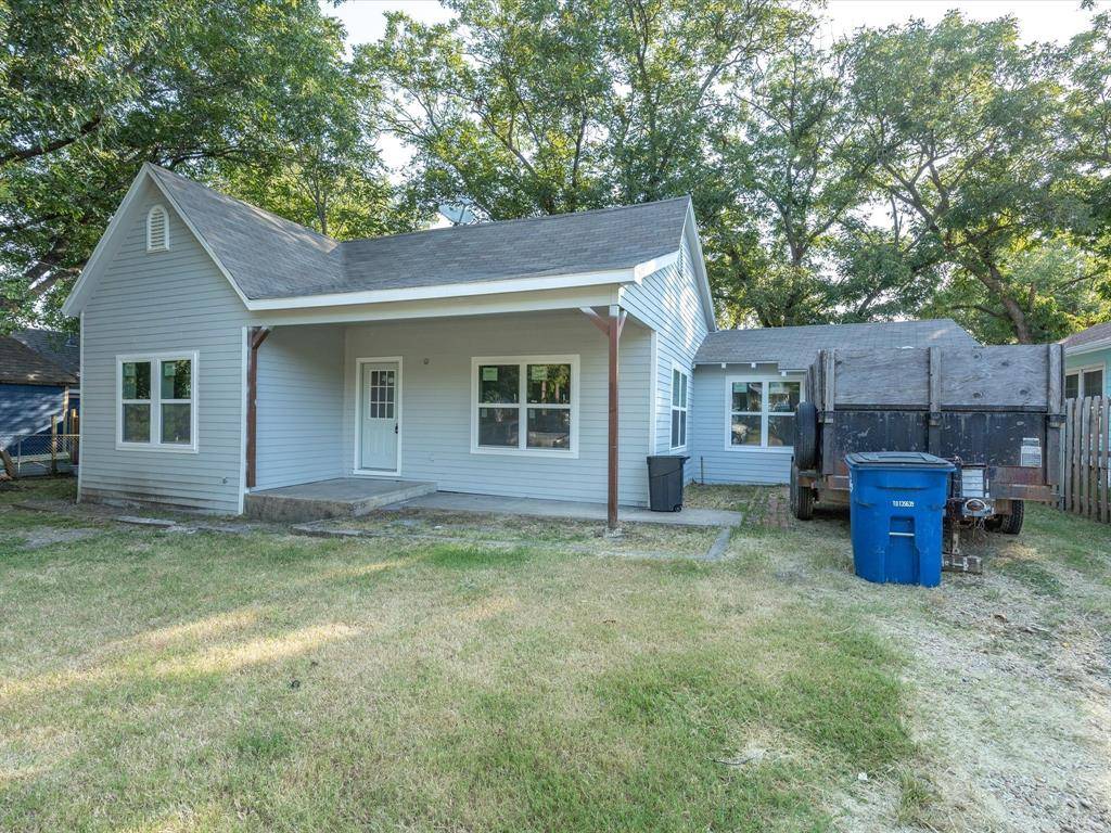 1106 N McKinney Street, Ennis, TX 75119