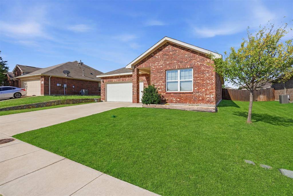 540 S Heights Drive, Crowley, TX 76036