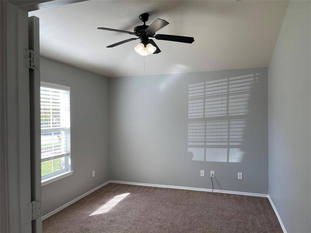 1937 Creek Crossing Drive, Fort Worth, TX 76247