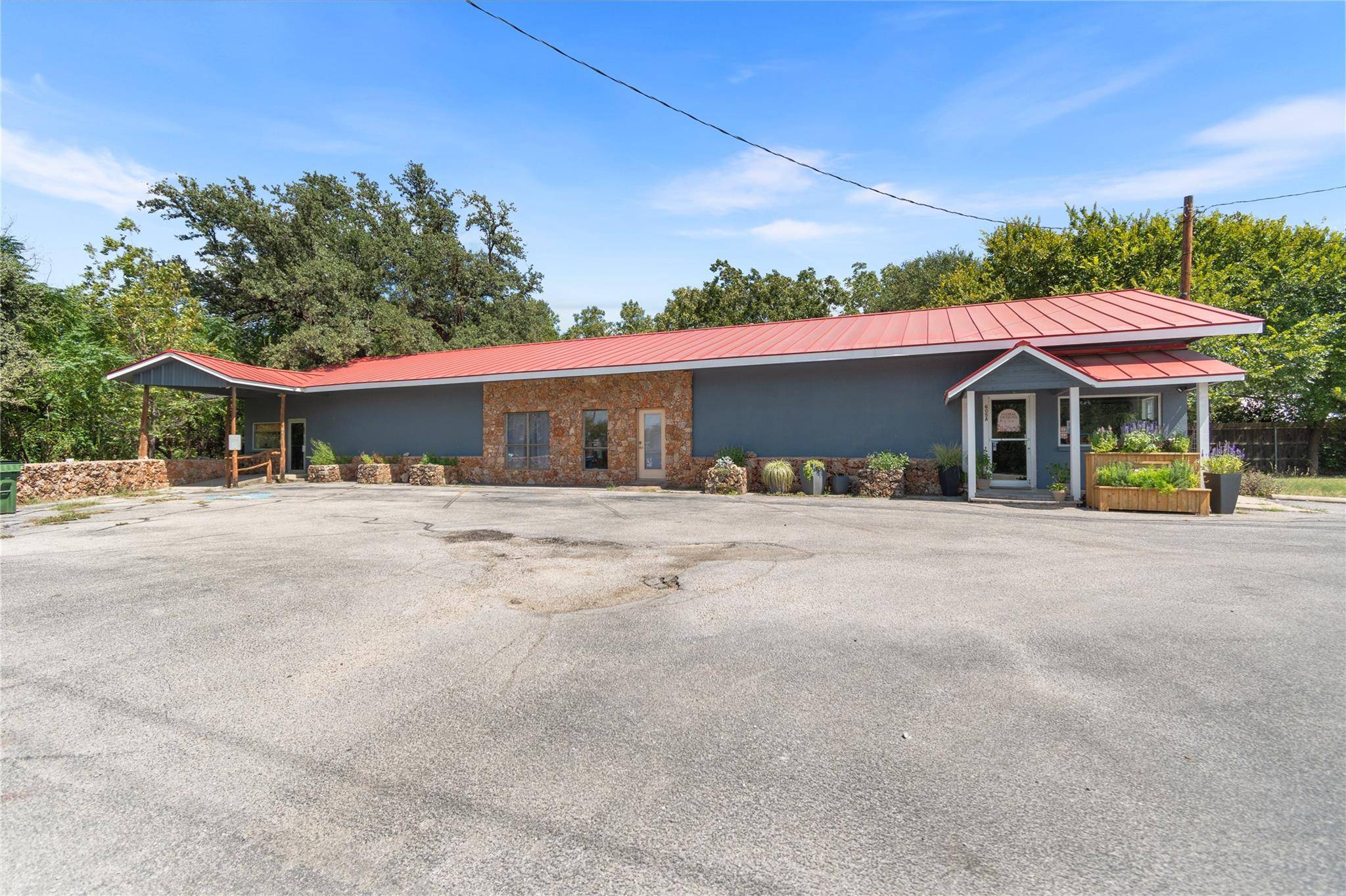 605 N Water ST, Burnet, TX 78611