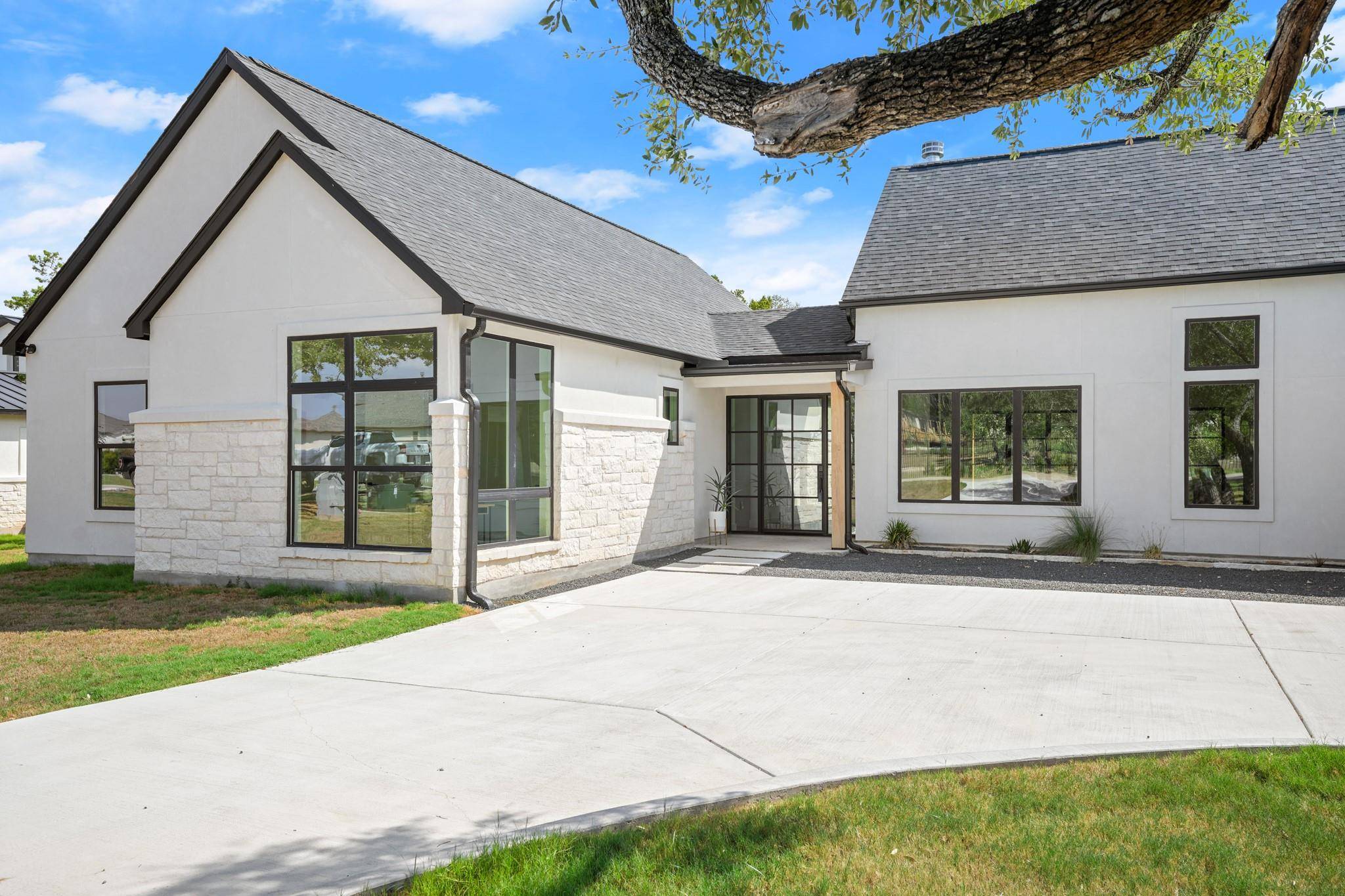 153 Bryce LN, Dripping Springs, TX 78620