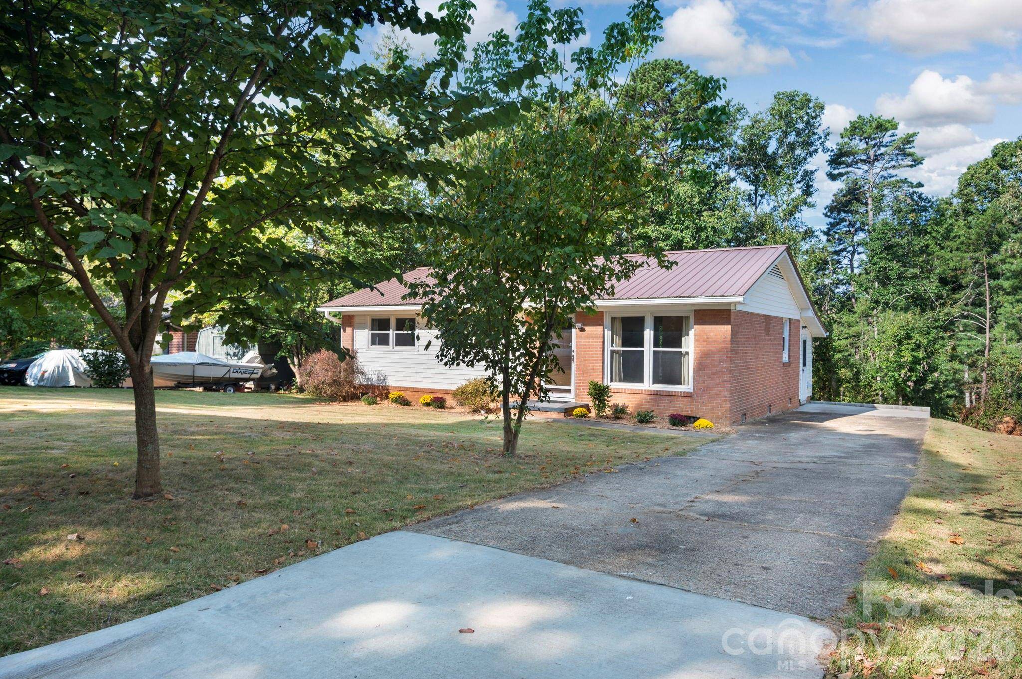 220 Richmond Hill DR, Asheville, NC 28806