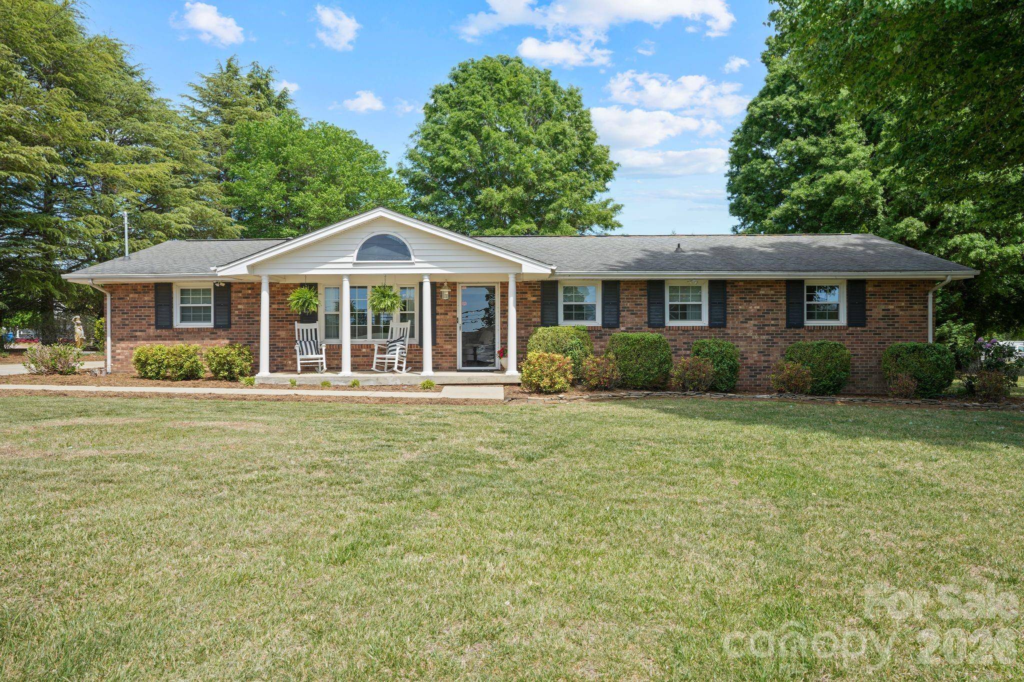 3328 Sulphur Springs RD NE, Hickory, NC 28601