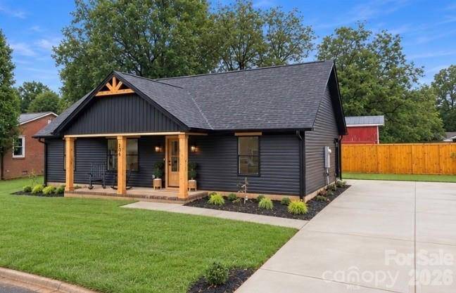 304 E Garden ST, Landis, NC 28088