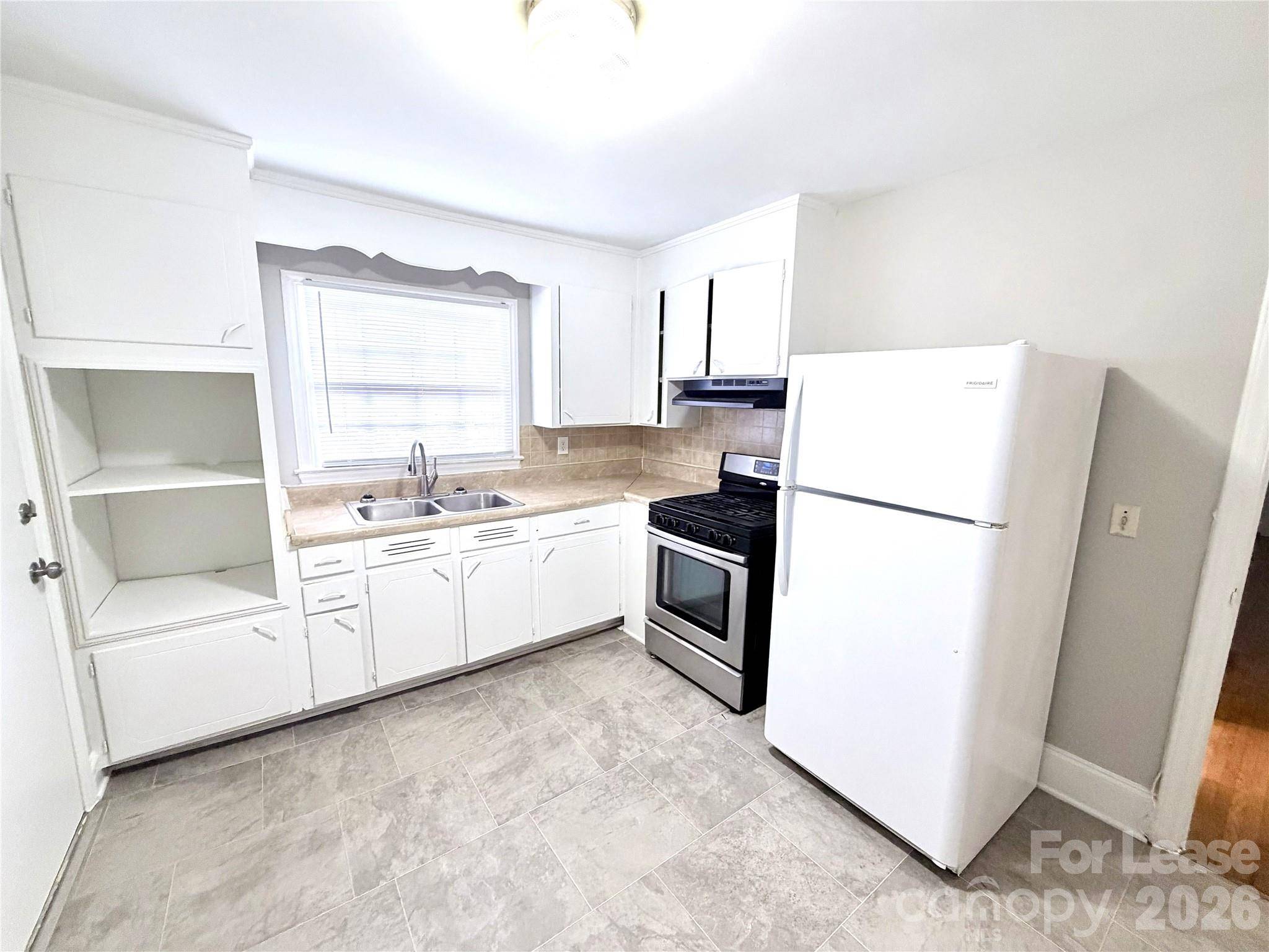 1724 Darbrook DR, Charlotte, NC 28205