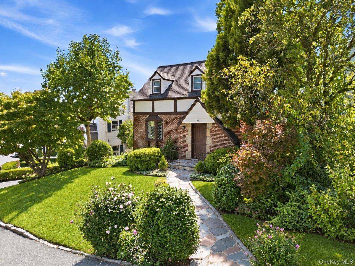 26 Huntington DR, Yonkers, NY 10704