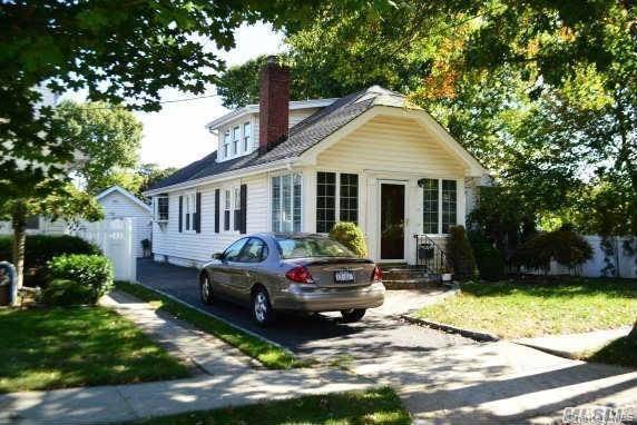 18 yale PL, Lynbrook, NY 11563