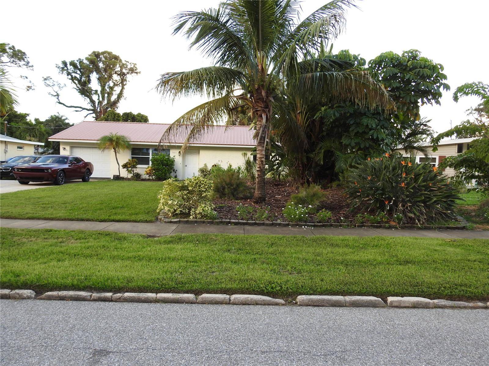 7611 SENRAB DR, Bradenton, FL 34209