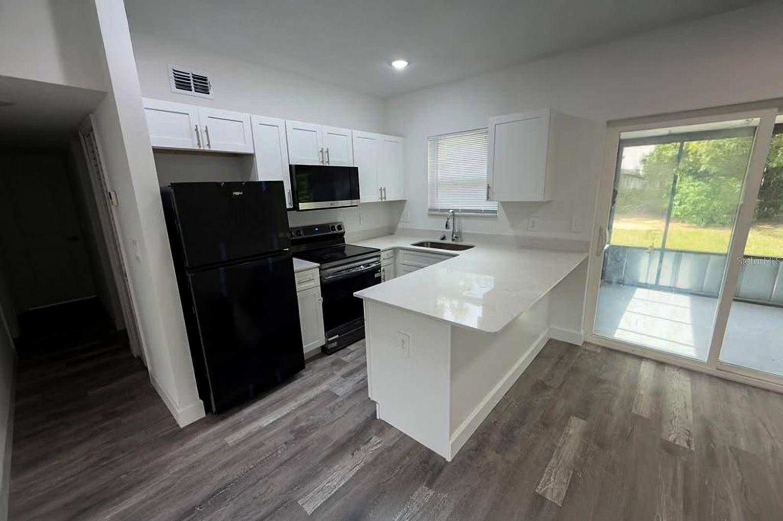 1701 TALLAHASSEE DR, Daytona Beach, FL 32117