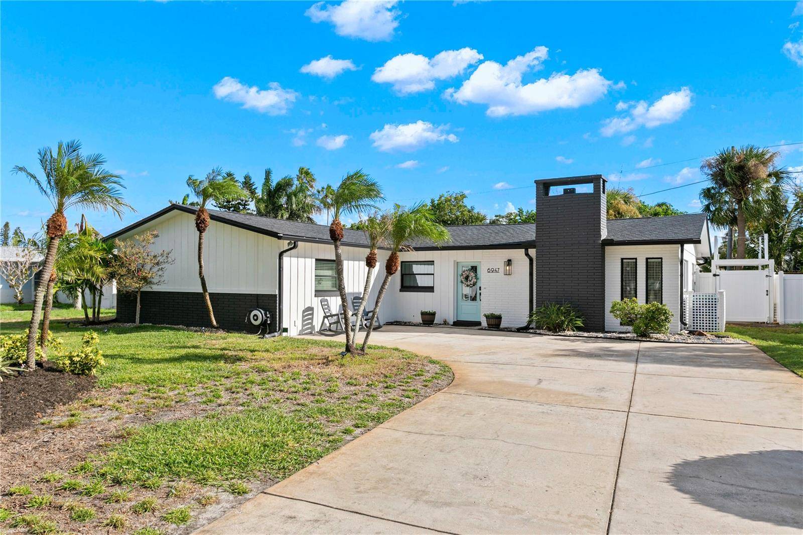 6947 S SHORE DR S, South Pasadena, FL 33707