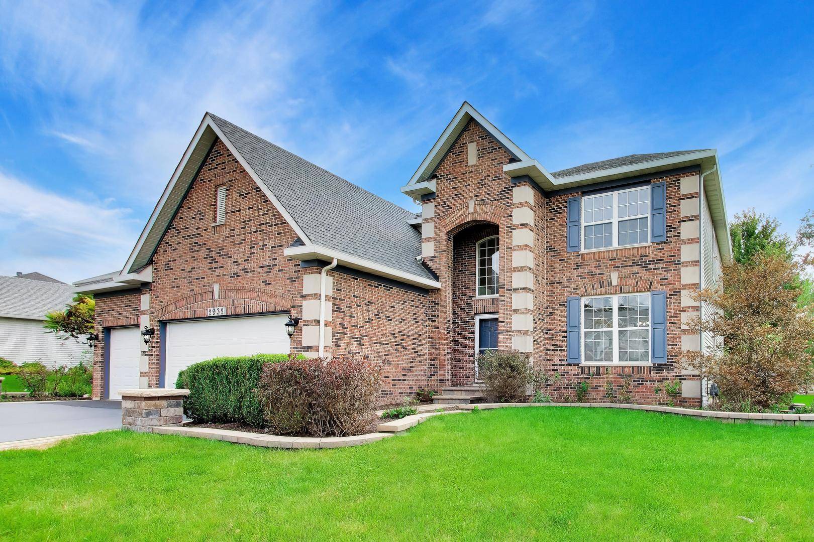 2932 Forest Creek LN, Naperville, IL 60565