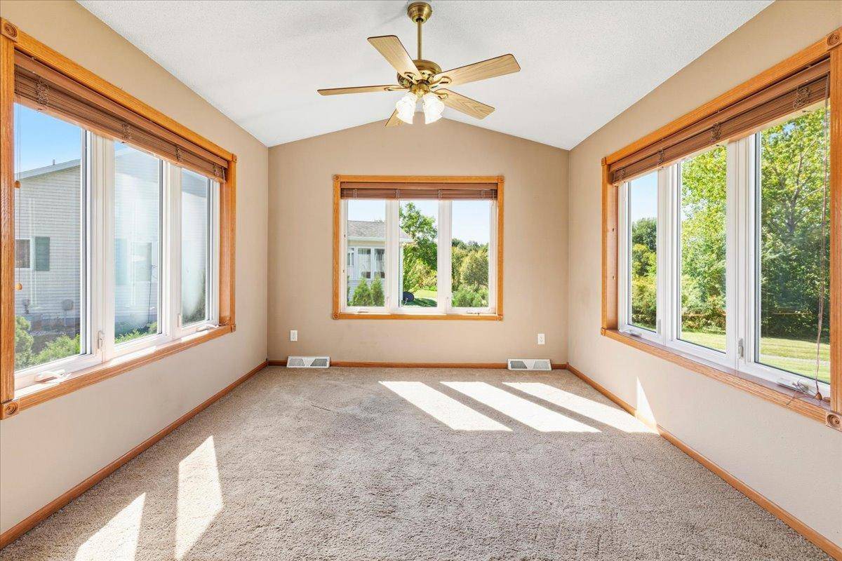 331 Sunfish LN, Winsted, MN 55395