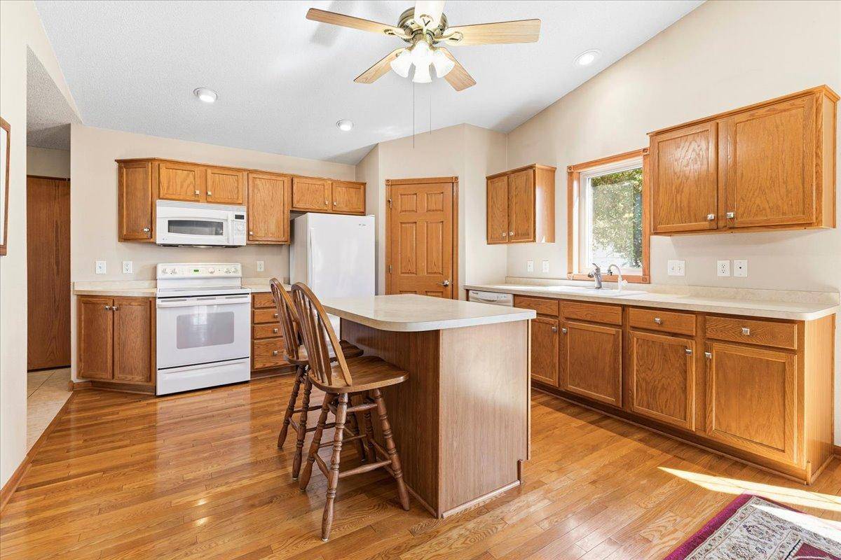 331 Sunfish LN, Winsted, MN 55395