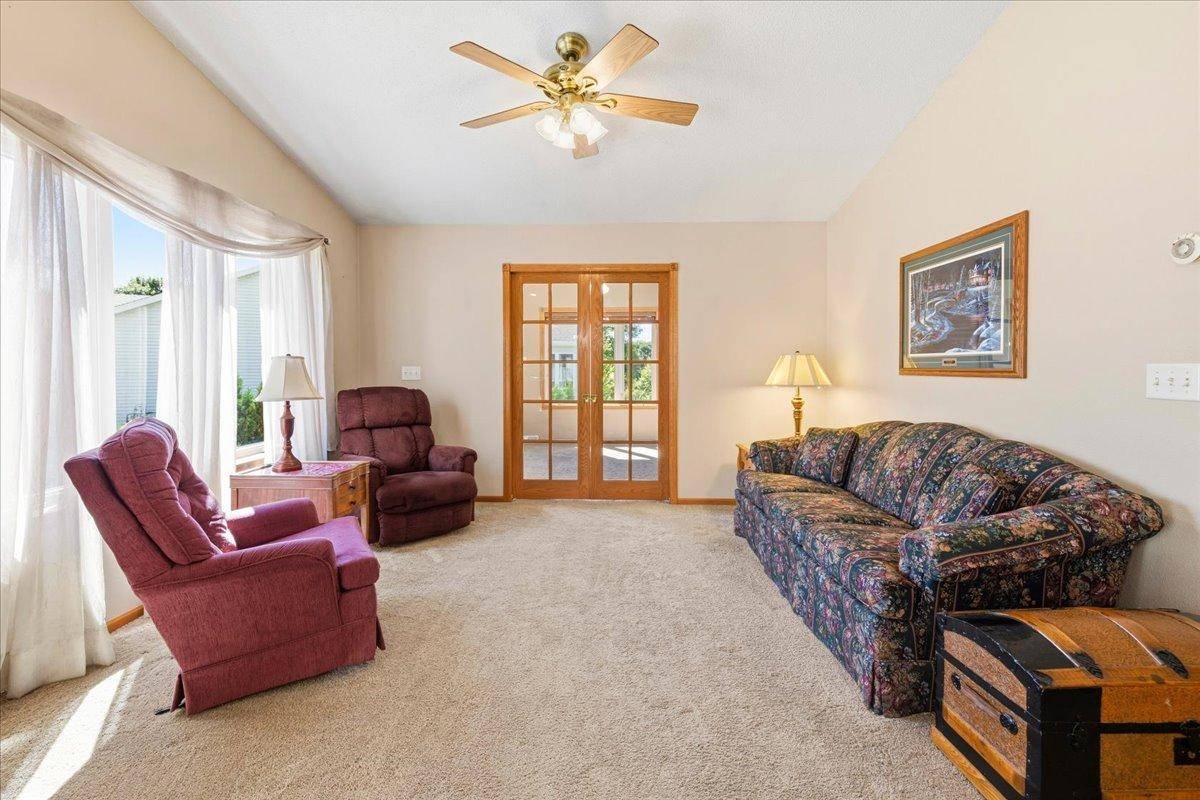 331 Sunfish LN, Winsted, MN 55395