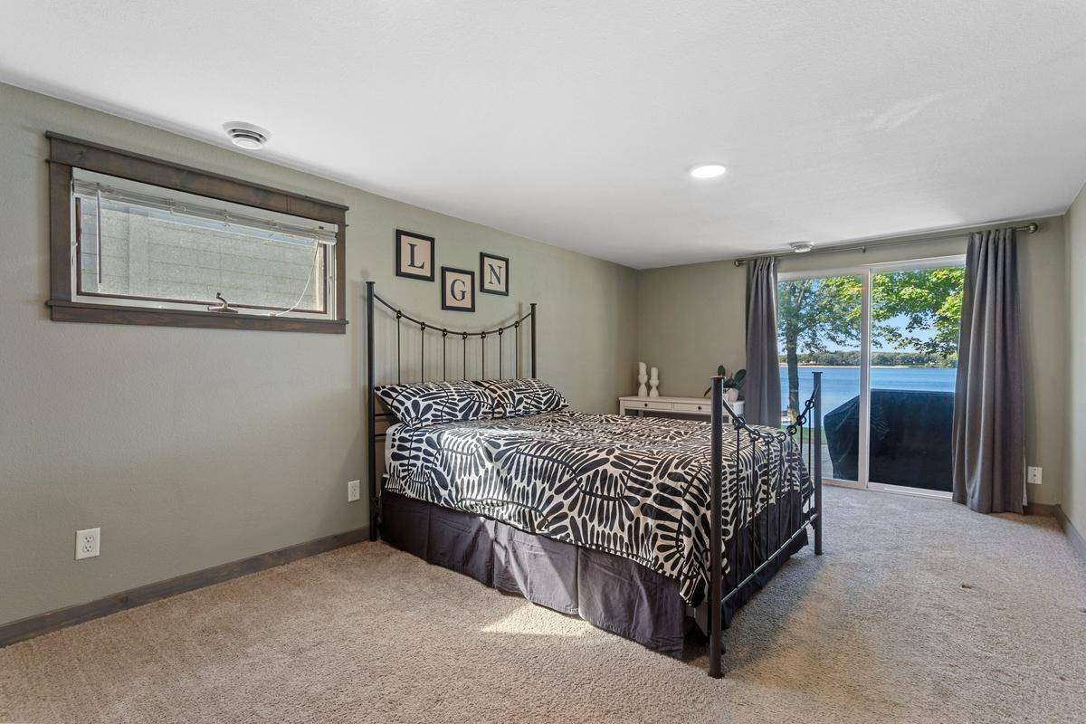 431 Shoreacres DR, Big Lake, MN 55309
