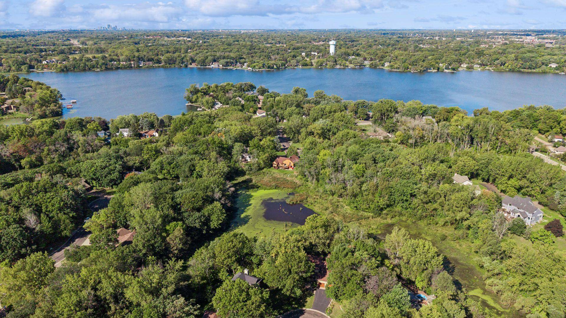 854 Palm CT, Maplewood, MN 55109