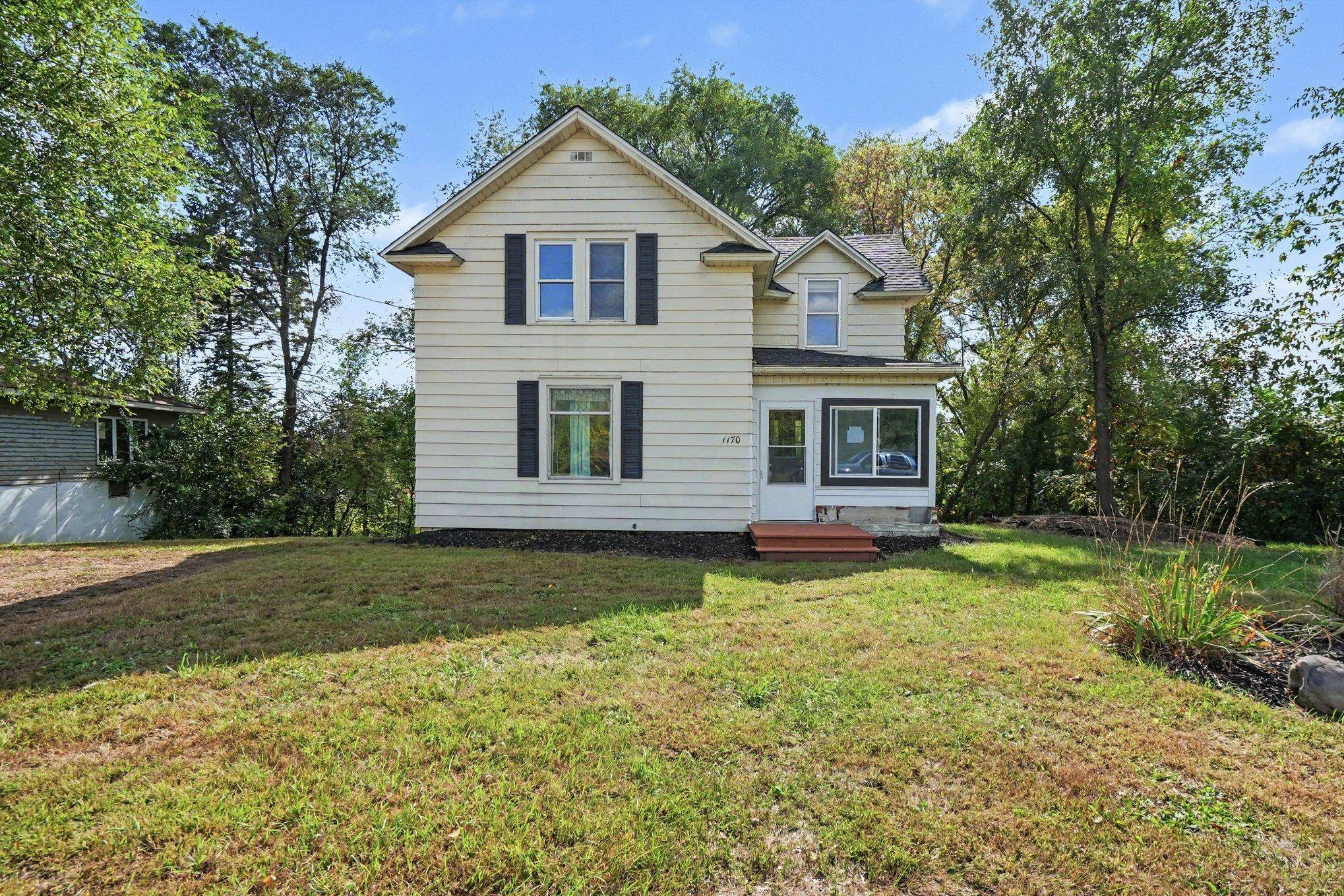 1170 Stoughton AVE, Chaska, MN 55318