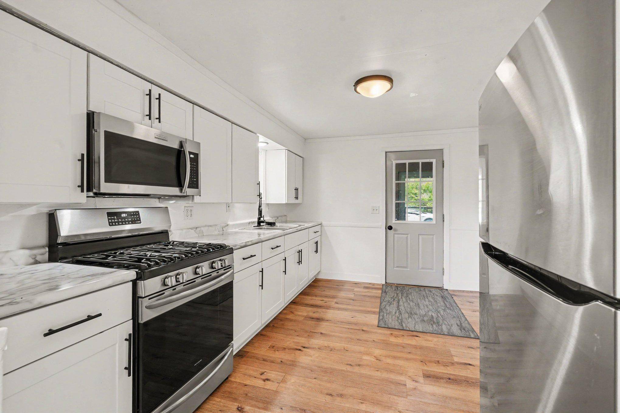 1170 Stoughton AVE, Chaska, MN 55318