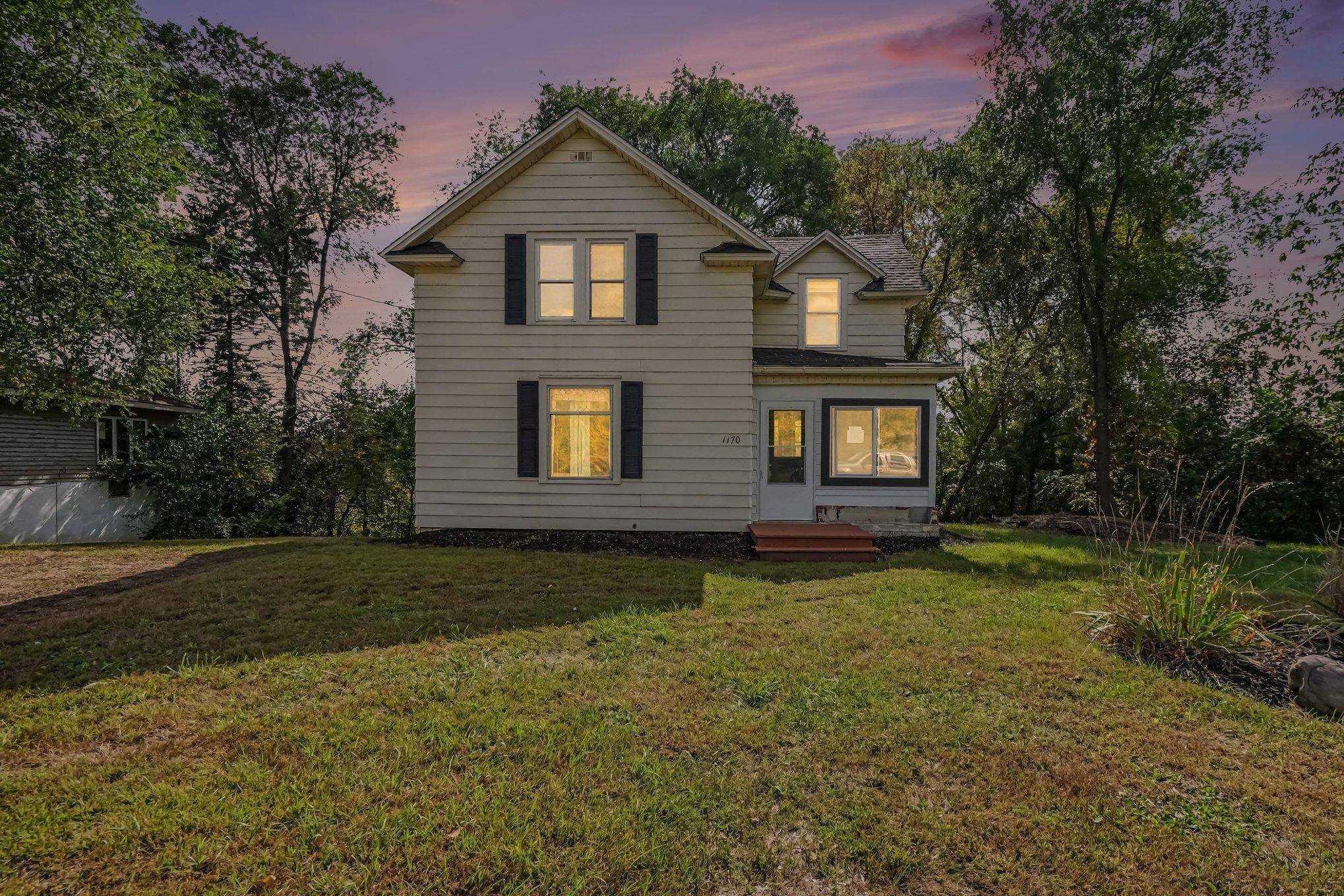 1170 Stoughton AVE, Chaska, MN 55318