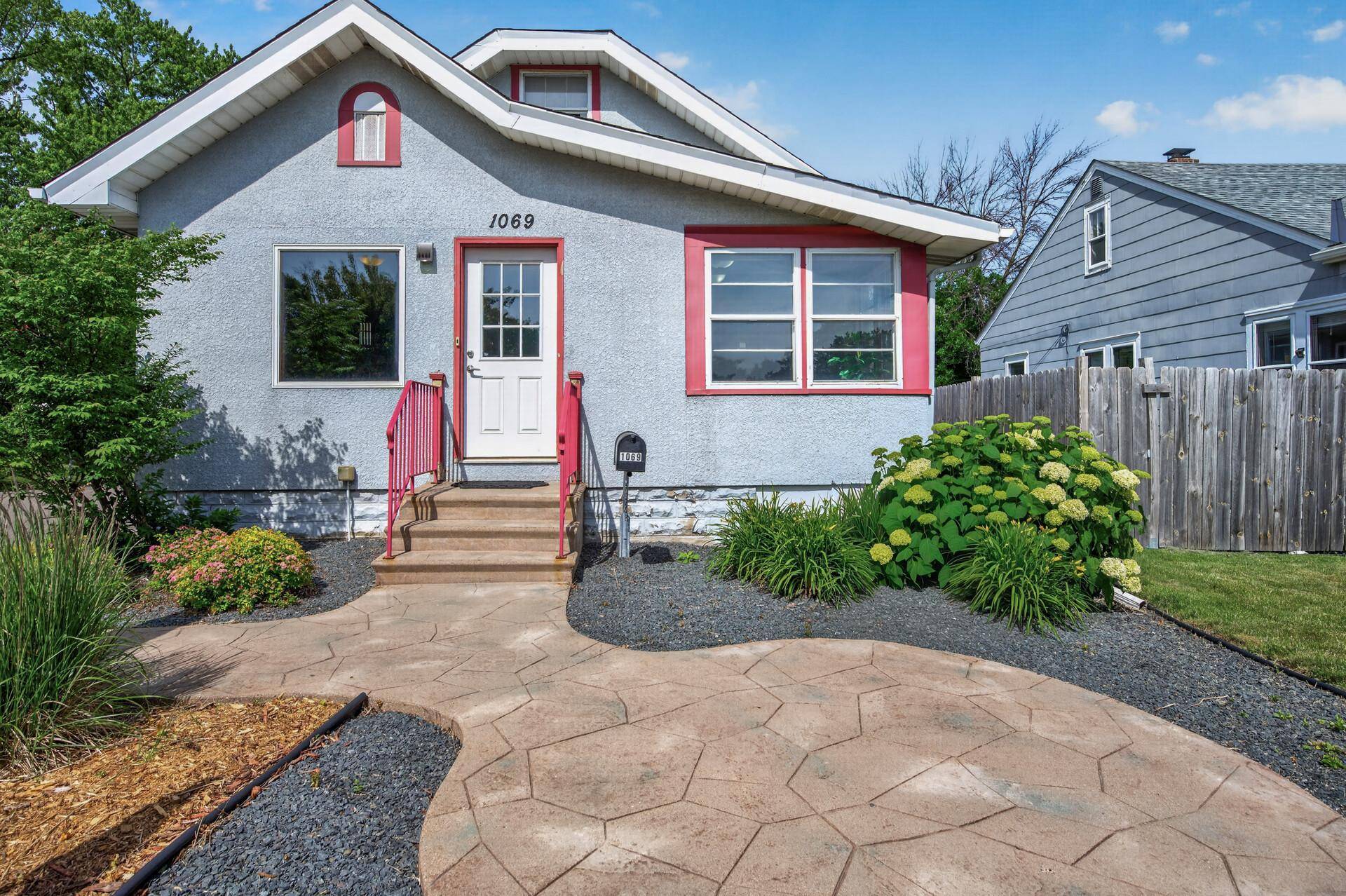1069 S Robert ST, West Saint Paul, MN 55118