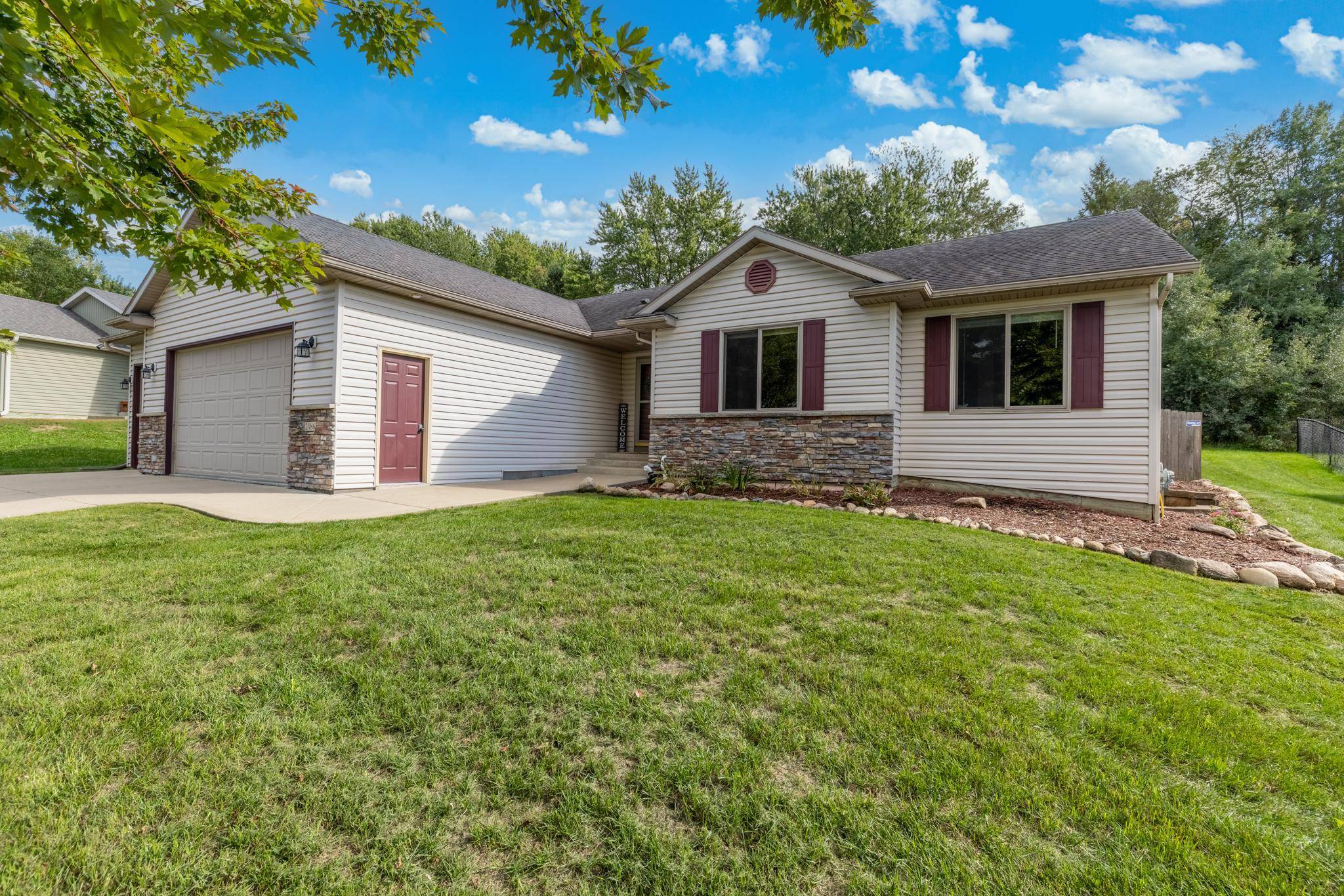 2086 20th ST, Zumbrota, MN 55992