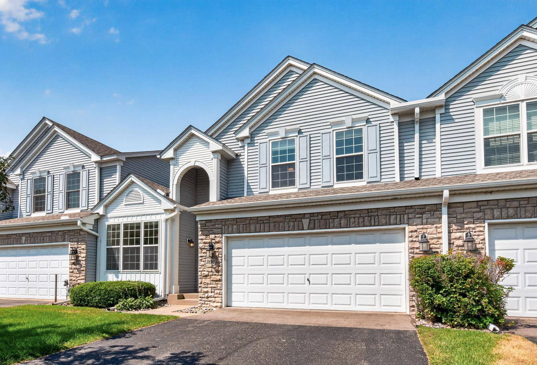 3896 Darling DR, Woodbury, MN 55125