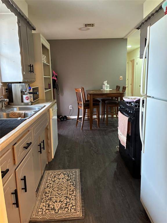 911 SW 2nd ST, Moore, OK 73160