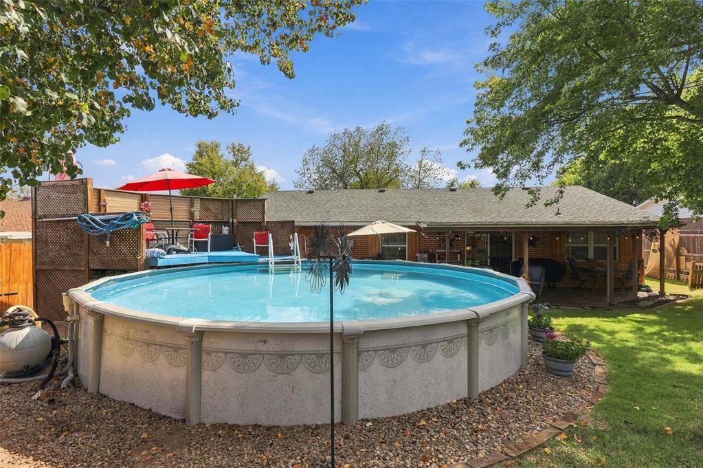 11613 Lochwood DR, Yukon, OK 73099