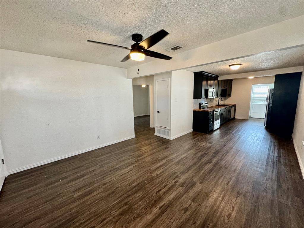 113 W Arnold Street, Granbury, TX 76048