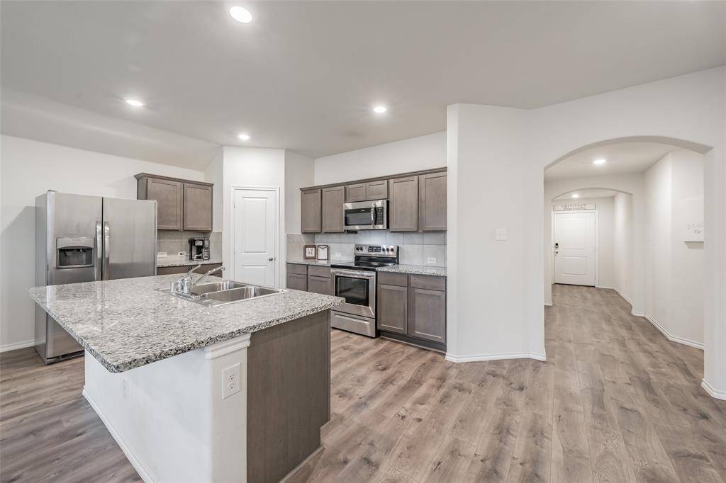 716 Alton Drive, Aubrey, TX 76227