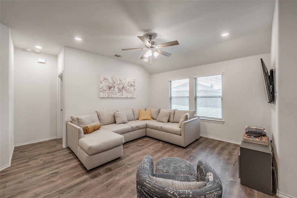 716 Alton Drive, Aubrey, TX 76227
