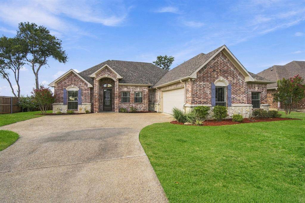 810 Woodcrest Drive, Ennis, TX 75119