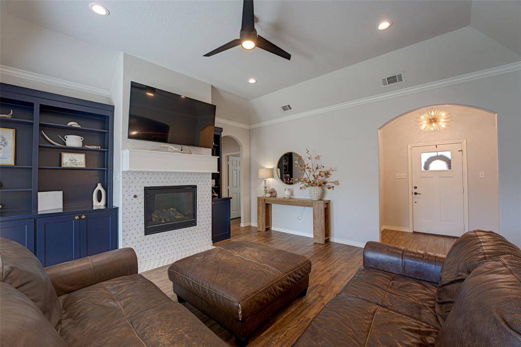 101 Lighthouse Lane, Mabank, TX 75143