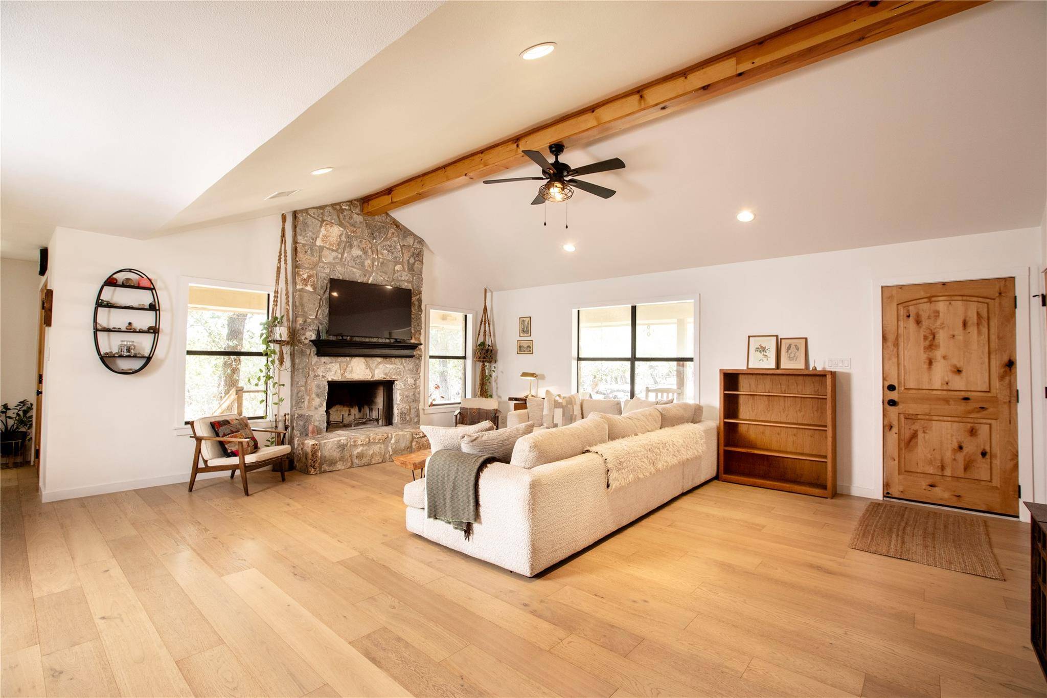 301 Lander LN, Dripping Springs, TX 78620