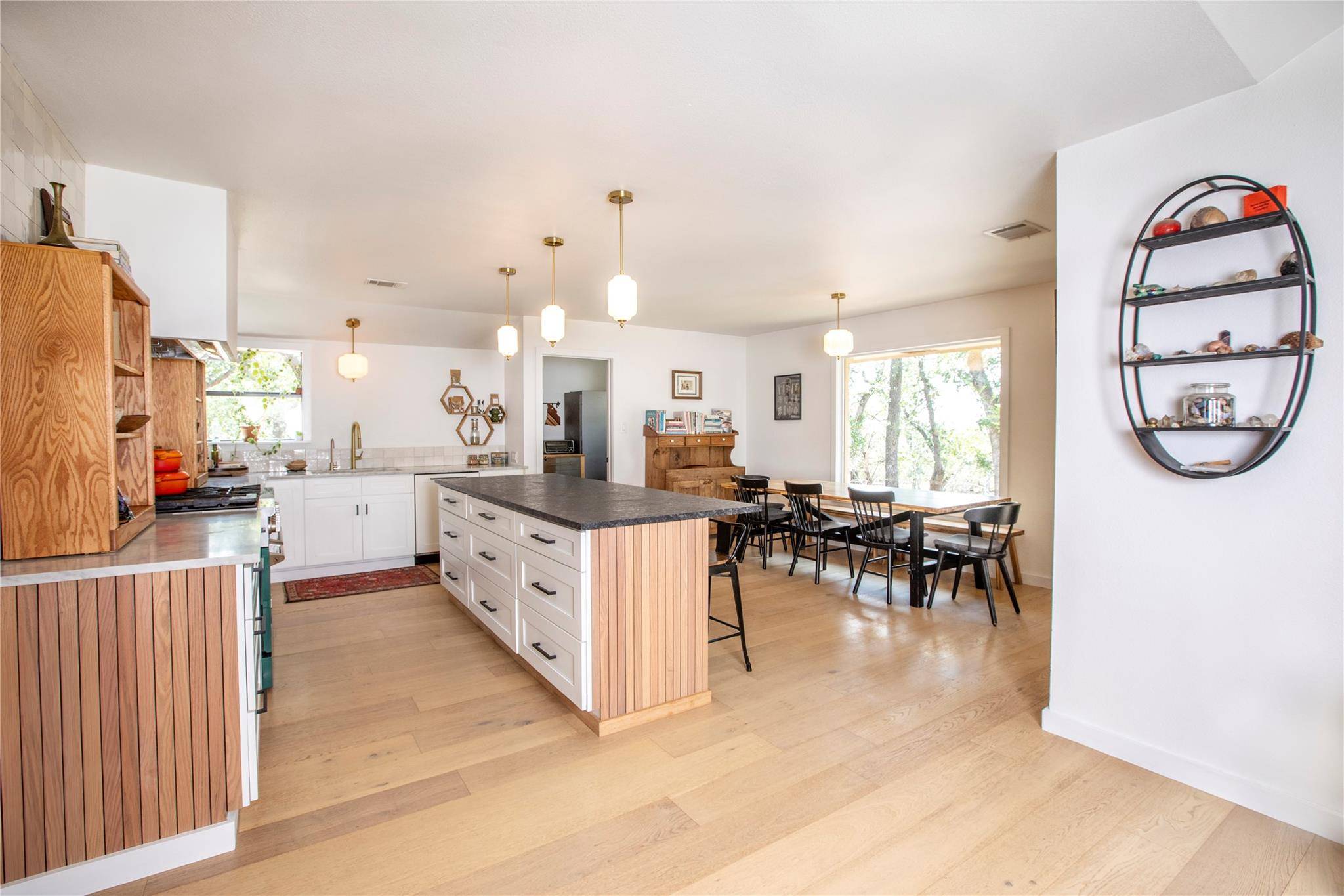 301 Lander LN, Dripping Springs, TX 78620