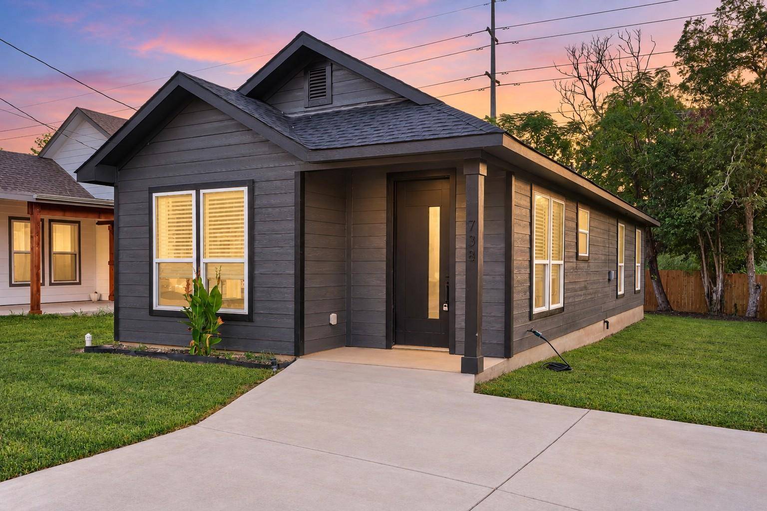 738 Chihuahua ST, Lockhart, TX 78644