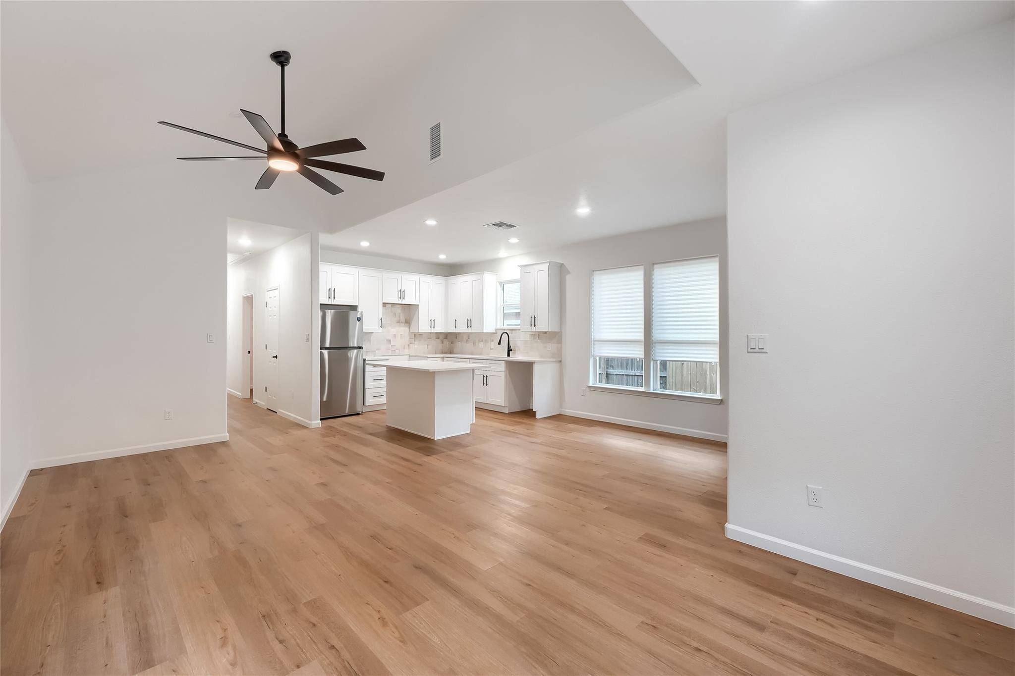 738 Chihuahua ST, Lockhart, TX 78644