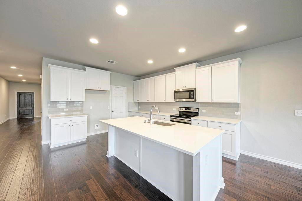 209 Magna LN, Liberty Hill, TX 78642