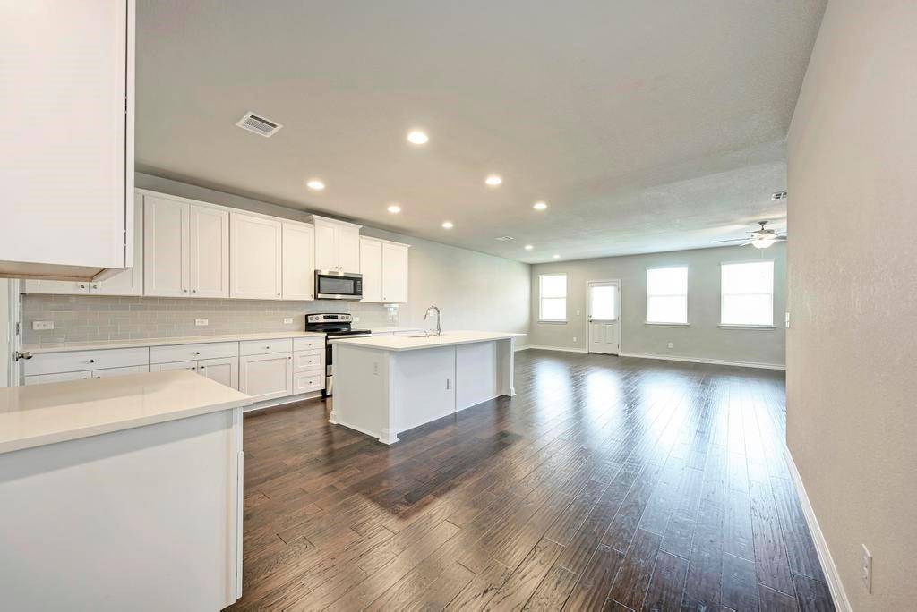 209 Magna LN, Liberty Hill, TX 78642