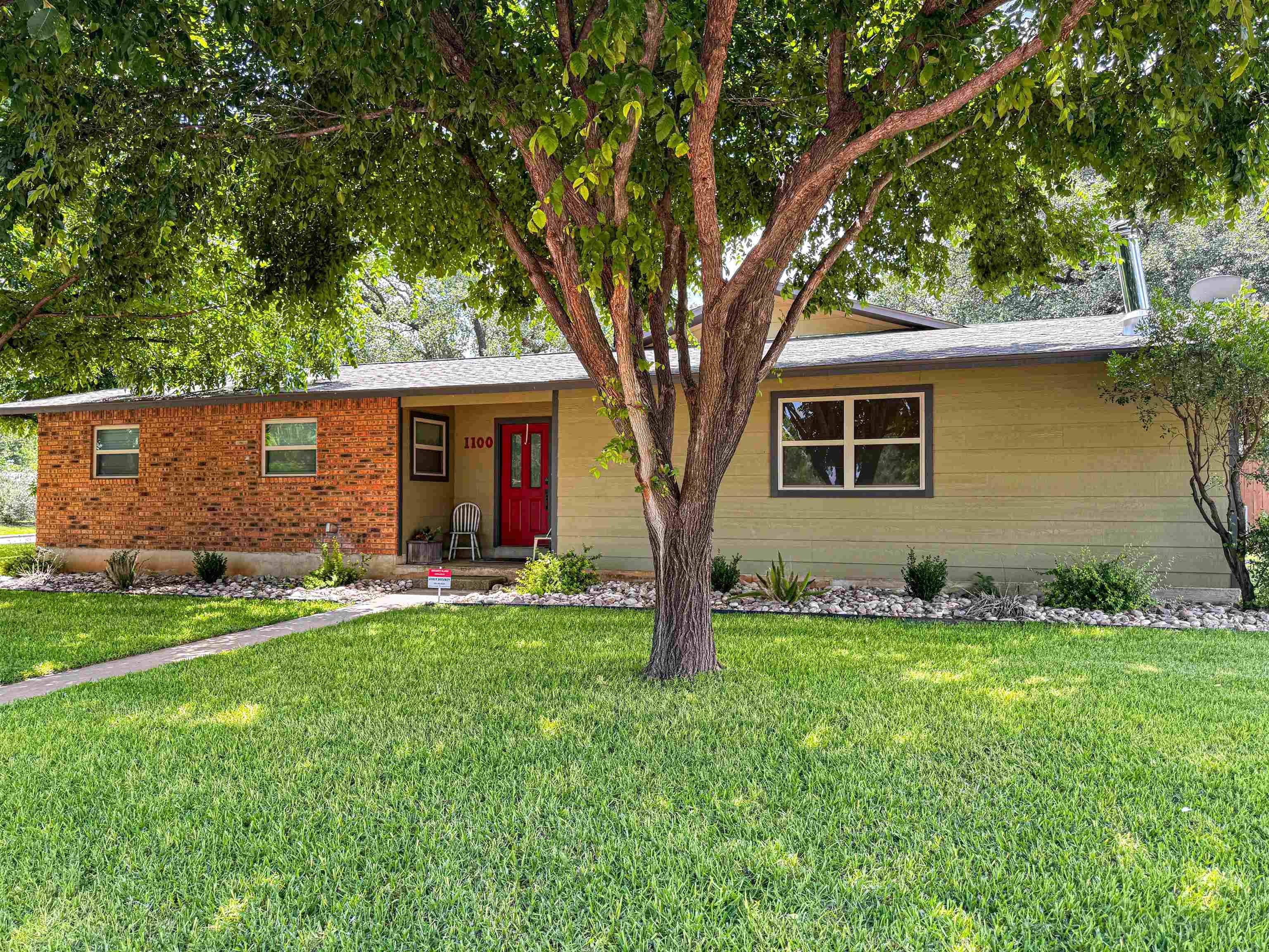 1100 W Deats, Llano, TX 78643