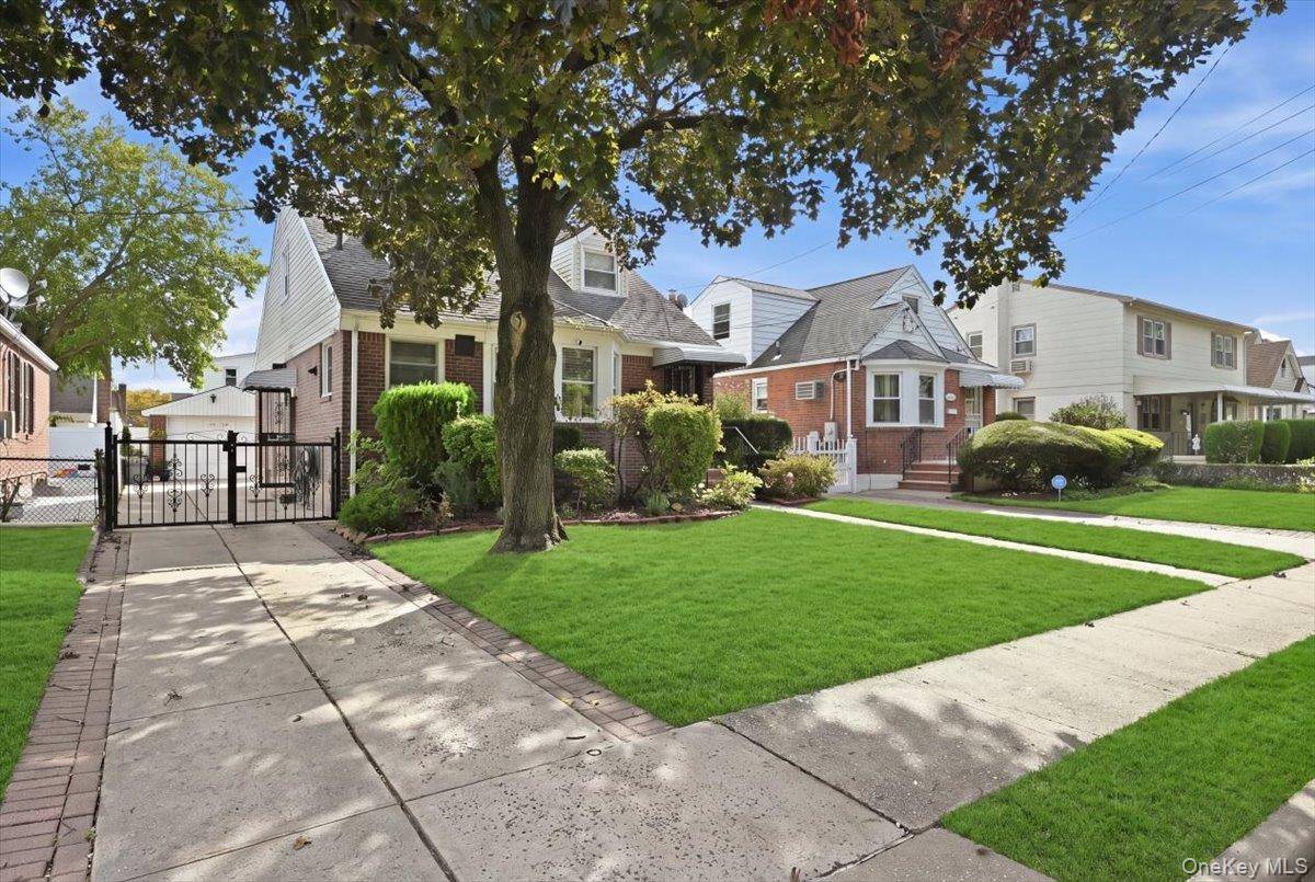 115-09 Parkway DR, Elmont, NY 11003