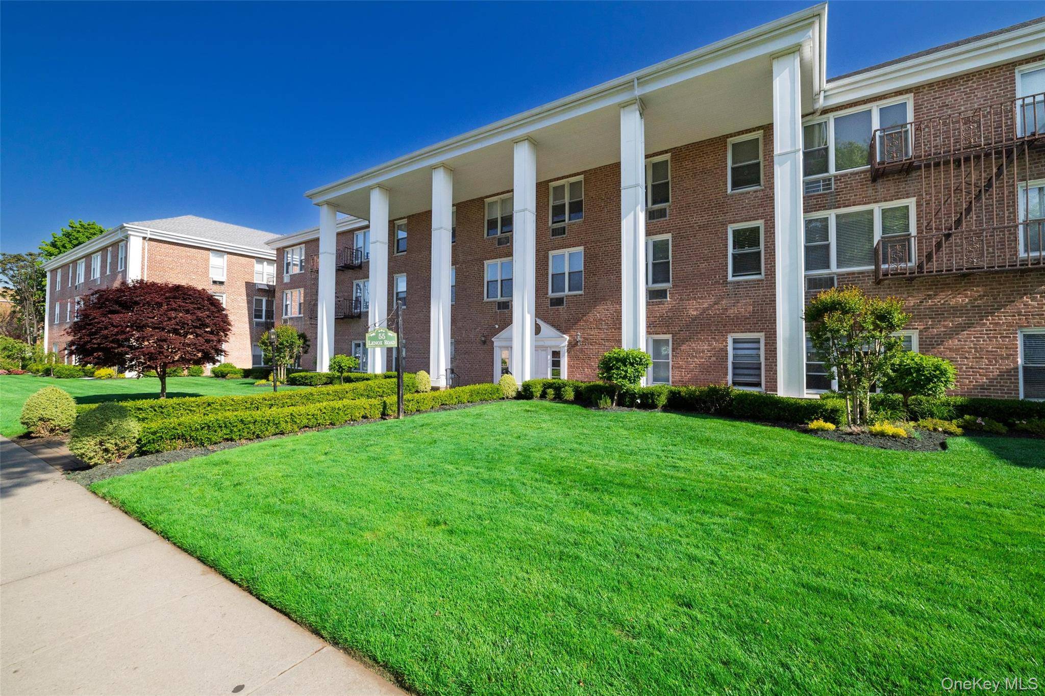 55 Lenox #2N, Rockville Centre, NY 11570