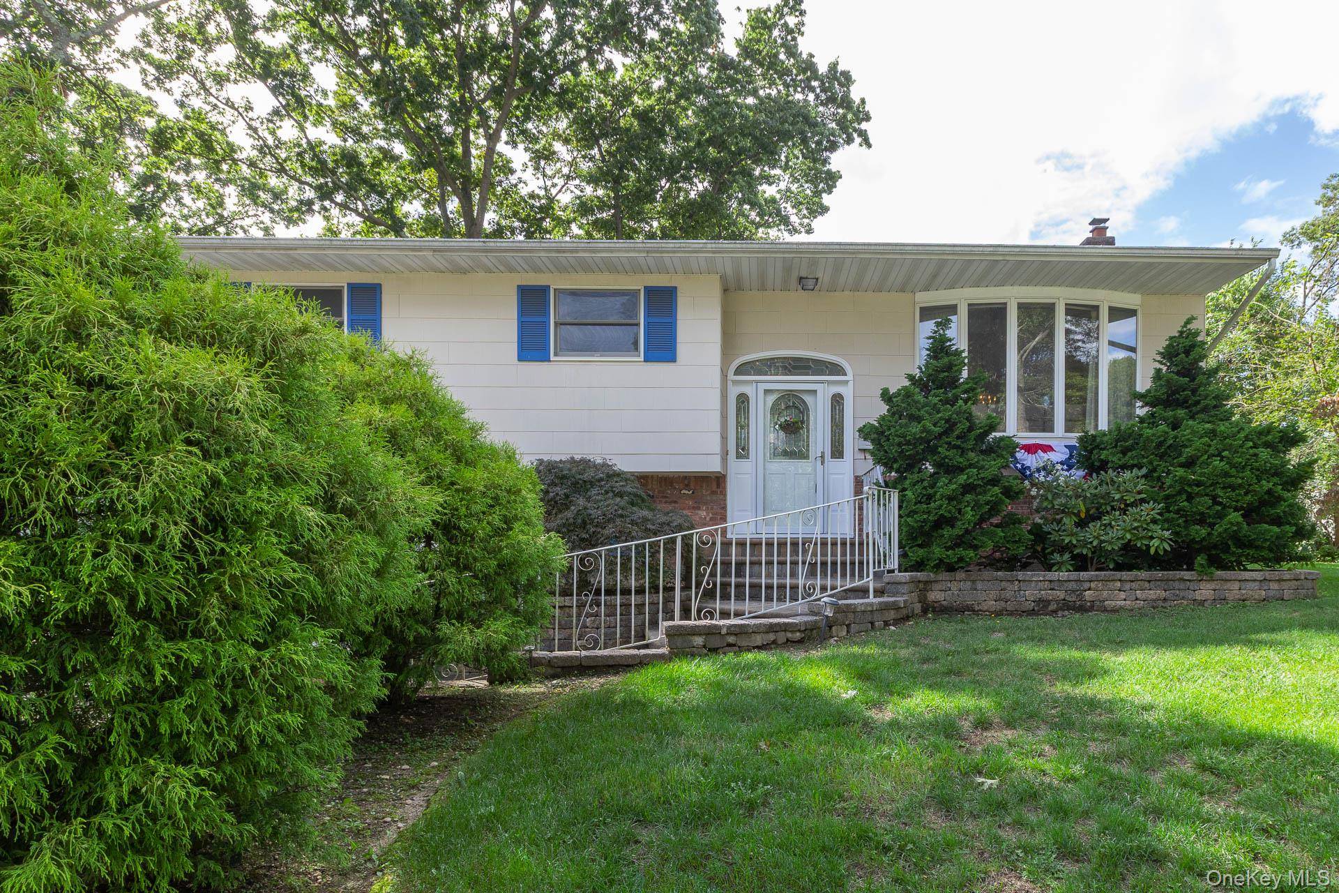 16 Arlington AVE, Saint James, NY 11780