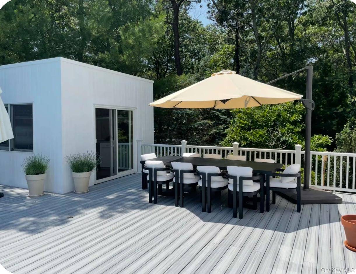7 Quarty CIR, East Hampton, NY 11937