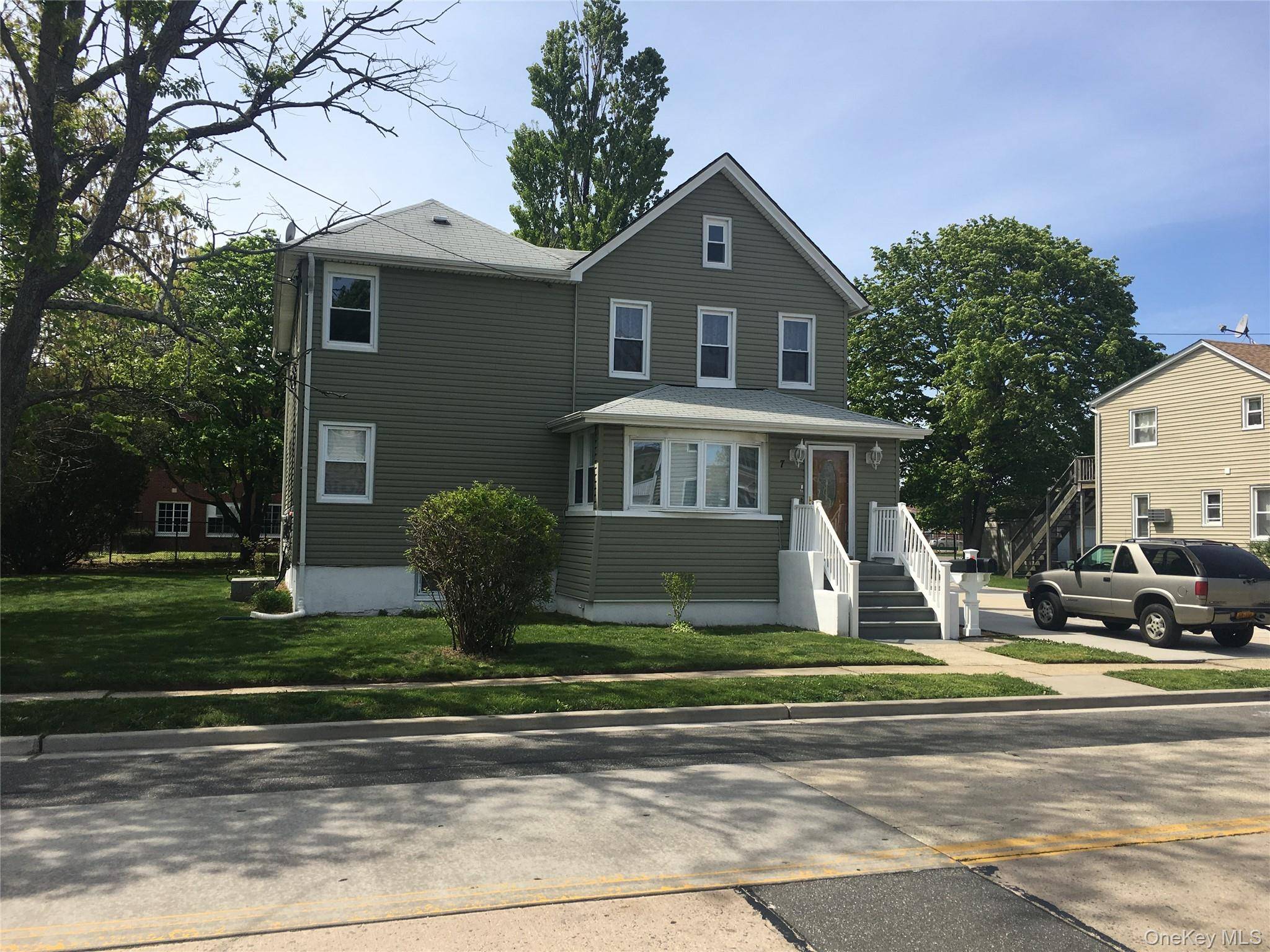 7 1st AVE #Lower, East Rockaway, NY 11518