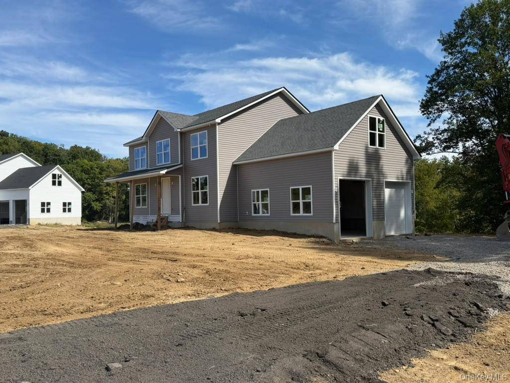 76 Winters LN, Middletown, NY 10940