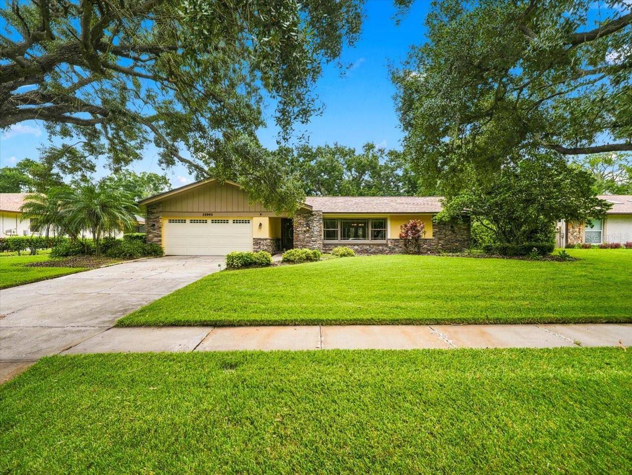 13903 MIDDLE PARK DR, Tampa, FL 33624
