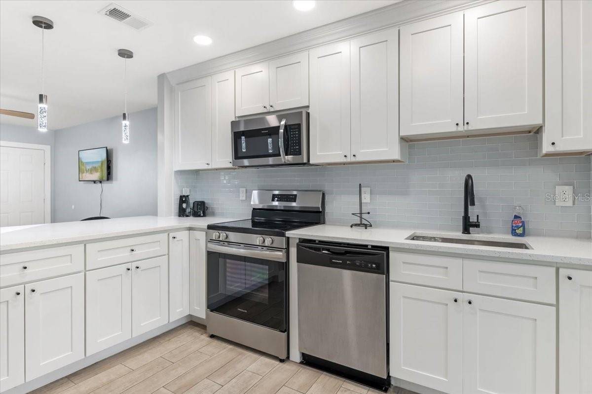 300 & 302 BRIARWOOD RD, Venice, FL 34293